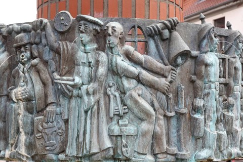 Fountain Mr Pastor sien Kauh Stephan Horota 1979 with bull figure, homage to a Low German folk