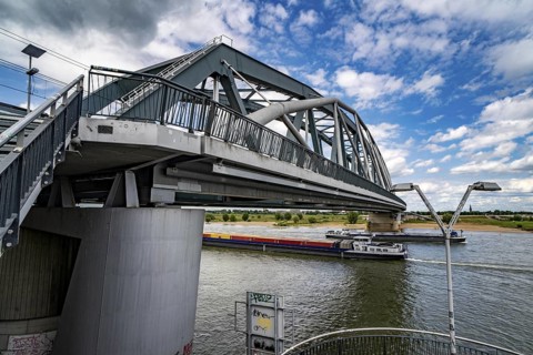 Cycle and pedestrian bridge Snelbinder Brug, over the river Waal near Nijmegen, was added to the