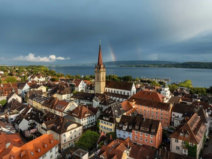 Luftbild von der Stadt Radolfzell am Bodensee mit der historischen Altstadt und dem Radolfzeller