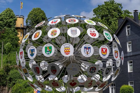 The coat of arms tree of Bergneustadt in the Oberbergischer Kreis, 102 panels show the coats of