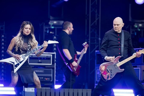 Kiki Wong (guitarist) and Billy Corgan (singer) from The Smashing Pumpkins live on The Aghori Tour