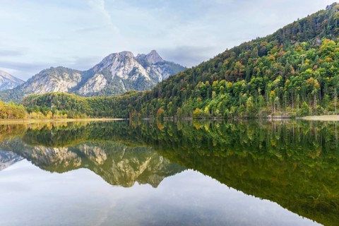 Schwansee, near Hohenschwangau, Romantic Road, behind it the Pilgerschrofen and the Säuling,