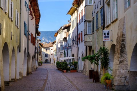 Arcades, archways in the old town centre, Neumarkt, Unteretsch, South Tyrol, Italy