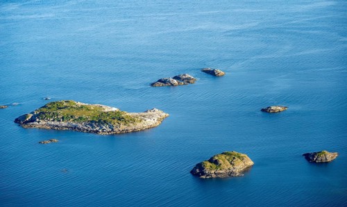 Small rocky islands in the sea, archipelago islands, near Henningsvær, Vågan, Lofoten, Nordland,