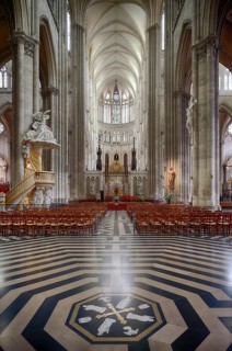 Interior view, floor labyrinth, commemorative plaque in honour of the builders and master builders