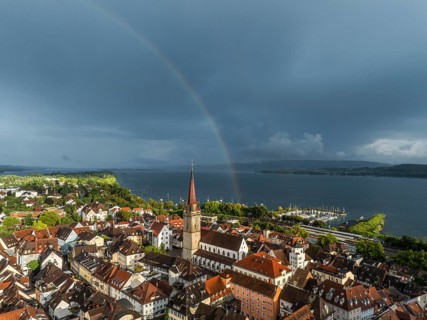 Luftbild von der Stadt Radolfzell am Bodensee mit der historischen Altstadt und dem Radolfzeller