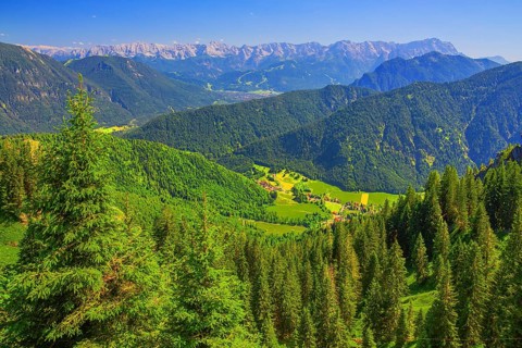 View from the Laber to Ettal and the Wetterstein mountains with the Zugspitze 2962m, Oberammergau,