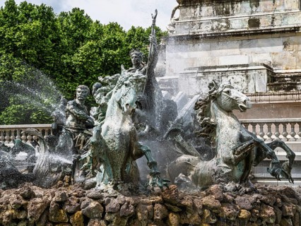 Fontaine du Char du Triomphe de la Concorde, Place des Quinconces, Bordeaux, Gironde,