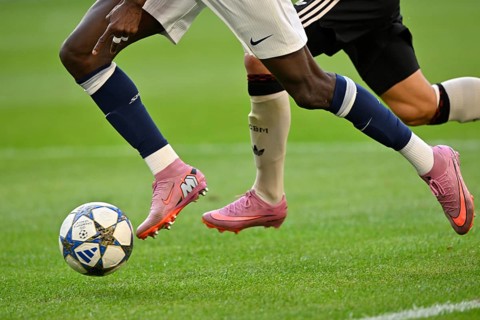 Nike versus Adidas, logo, close-up detail, cut-out, duel, action Pape Matar Sarr Tottenham Hotspur
