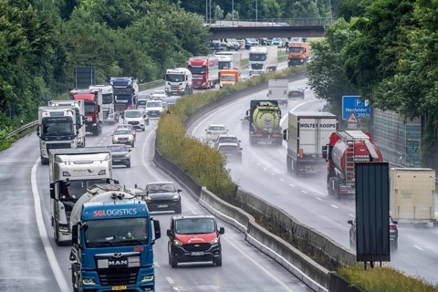 Heavy traffic, mainly lorries, on the A40 motorway near Rheurdt, at the Neufelder Heide rest area,