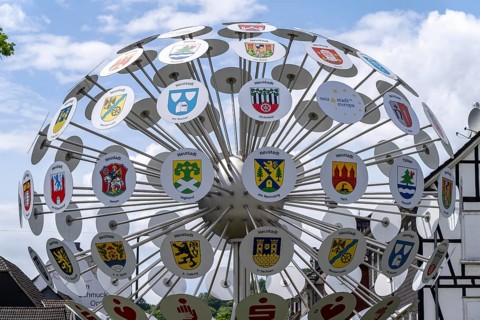 The coat of arms tree of Bergneustadt in the Oberbergischer Kreis, 102 panels show the coats of