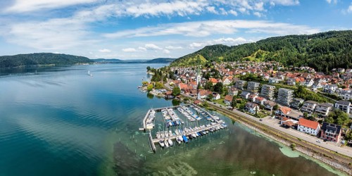 Luftbild, Panorama von der Ortschaft Sipplingen am Bodensee bei sommerlicher Vegetation, gegenüber
