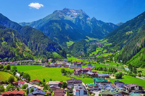 Mountain panorama with view of the edge of the village, Finkenberg and the Grinberg peaks 2884m,