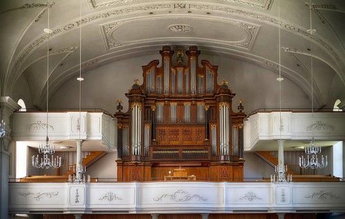 Innenaufnahme, Empore mit Orgel der 2025 renovierten Pfarrkirche St. Stephan, Kirche St. Stefan,
