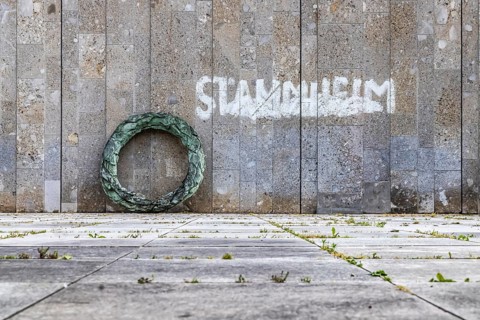 Artwork Stammheim by Olaf Metzel from 1984. Art in public space on the terrace of the Kunstgebäude