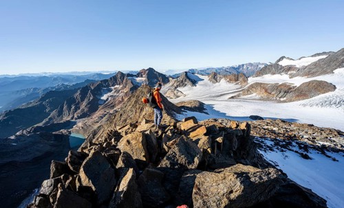 Mountaineer on a rocky ridge, ascent to the Wilder Freiger, behind the summit of the Becher with