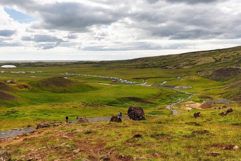 Hiking trail from the car park to the Reykjadalur bathing area, Hveragerði, Hveragerdi, Golden