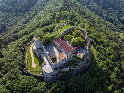 Luftbild von der hochmittelalterlichen Burgruine, Höhenburg Hohenneuffen am Albtrauf, Neuffen,
