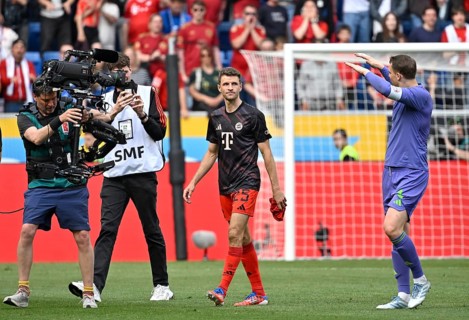 Farewell to Thomas Mueller FC Bayern Munich FCB (25) from the Bundesliga, TV team, goalkeeper