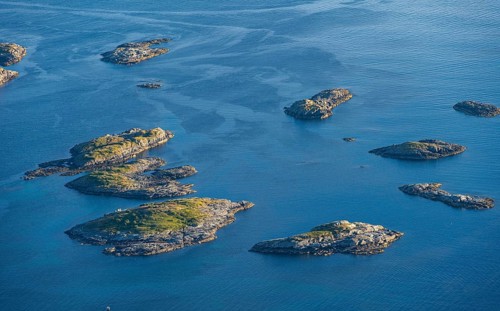Small rocky islands in the sea, archipelago islands, near Henningsvær, Vågan, Lofoten, Nordland,