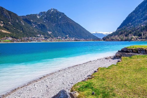 Lakeshore with bright water colours, Pertisau, Achensee, Tyrolean Alps, Tyrol, Austria
