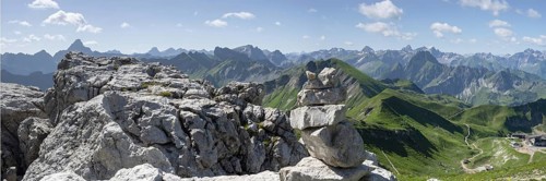 Mountain panorama from the Koblat-Höhenweg on the Nebelhorn, behind left the Hochvogel, 2592m, in