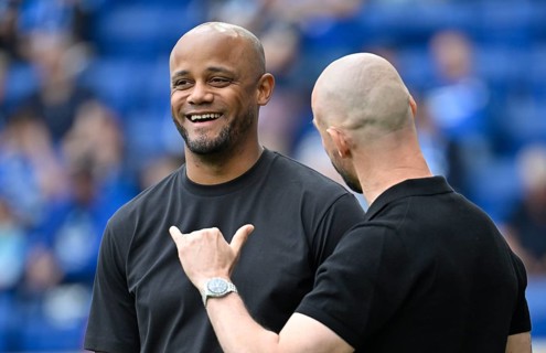 Coach Coach Vincent Kompany FC Bayern Munich FCB Portrait smiling in conversation Discussion with