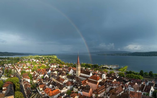 Luftbild von der Stadt Radolfzell am Bodensee mit der historischen Altstadt und dem Radolfzeller