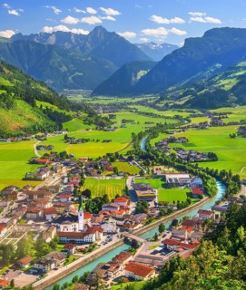 View of the village and valley with the Ahornspitze 2973m, Zell am Ziller, Zillertal, Zillertal