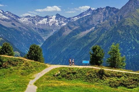 Hiking trail on the Penken with a view of the Stilluptal, Mayrhofen, Zillertal, Zillertal Alps,