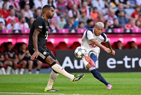 Richarlison Tottenham Hotspur Spurs (09) Goal kick action against Jonathan Tah FC Bayern Munich FCB