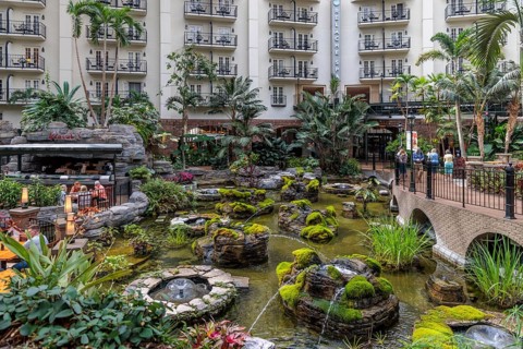 Guests dining at the Cascades American Cafe inside Gaylord Opryland Resort and Convention Center in