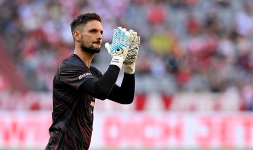 Goalkeeper Sven Ulreich FC Bayern Munich FCB (26) Warm-up Training Gesture Gesture Clapping his