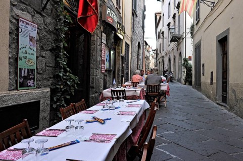 Covered tables, narrow alley with pizzeria, alleyway restaurant, Via San Giovanni, historic centre,