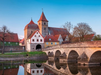 Ornbau in the evening light, medieval stone bridge over the river Altmühl, Altmühl bridge, town