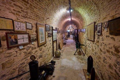 Long tunnel room with paintings and exhibits on the walls, War Museum, Military Museum, Tunnel