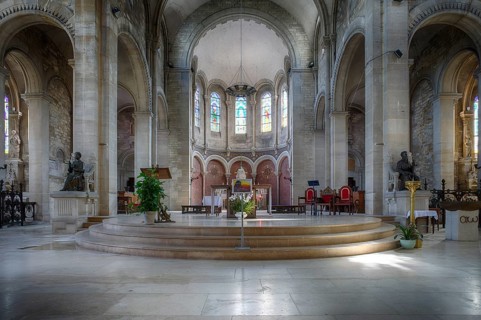 Interior view, choir and altar, Église Saint-Pierre et Saint-Paul, Épernay, Champagne, Marne,