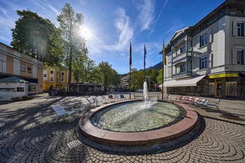 Wisbacherbrunnen, fountain, pedestrian zone, general architecture, cobblestones, public chairs,