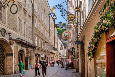 Getreidegasse in the historic city centre, Salzburg, Salzachtal, Land Salzburg, Austria