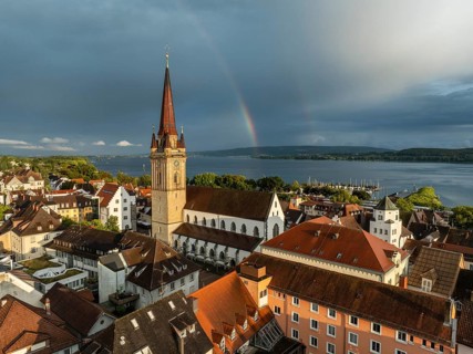 Luftbild von der Stadt Radolfzell am Bodensee mit der historischen Altstadt und dem Radolfzeller
