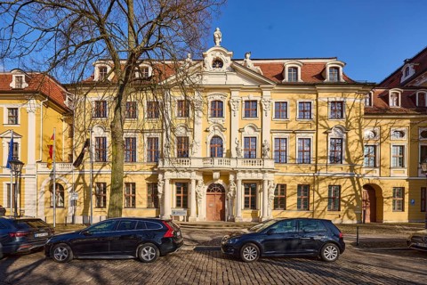 Ministry of Justice, Knautsches Palais, historic building, baroque architectural style, bare winter