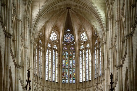 Interior view, stained glass window, choir, Cathédrale Notre-Dame d'Amiens, Amiens, Somme, France