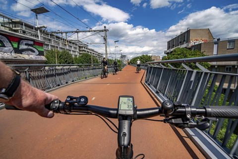 Ride over the Snelbinder Brug bicycle and pedestrian bridge, over the river Waal near Nijmegen, was