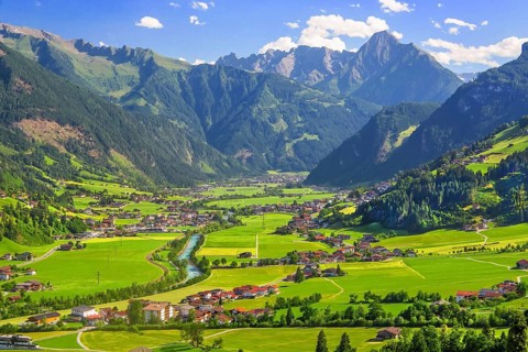 View of the valley with the Ahornspitze 2973m, Zell am Ziller, Zillertal, Zillertal Alps, Tyrol,