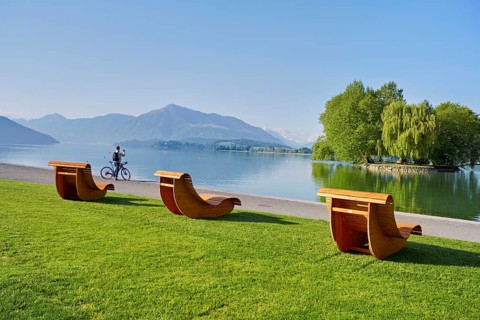 Wooden loungers on Lake Zug, behind the Rigi, Villette, Park, Cham, Canton Zug, Switzerland