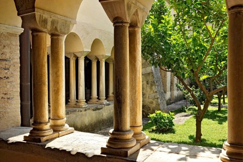 Romanesque columns, double columns in the cloister, Gothic basilica of the Cistercian Abbey of