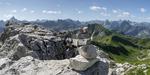 Mountain panorama from the Koblat-Höhenweg on the Nebelhorn, behind left the Hochvogel, 2592m, in
