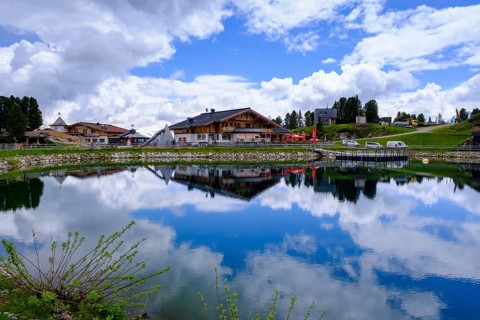 Kasermandl Alm am Speicherteich Gschössberg, Penken, Mayrhofen, Zillertal, Tyrol, Austria
