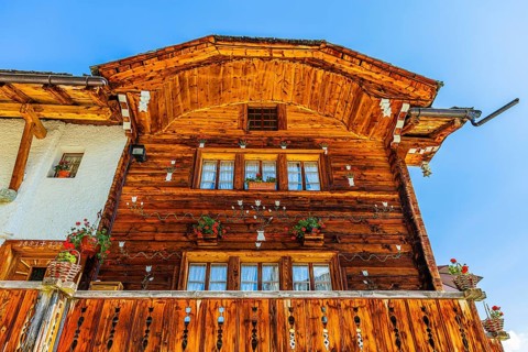 Parsonage, decorated with flowers, historic village centre, Grimentz, Val d'Anniviers, Valais Alps,