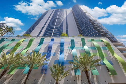 Florida, Fort Lauderdale, Las Olas Boulevard. Downtown financial district and city skyline